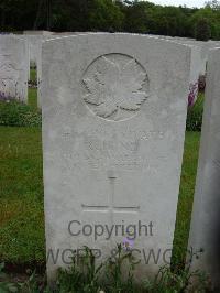 Etaples Military Cemetery - Lund, R
